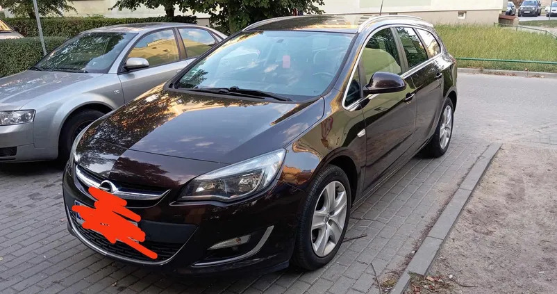 samochody osobowe Opel Astra cena 16000 przebieg: 177000, rok produkcji 2013 z Szczecinek